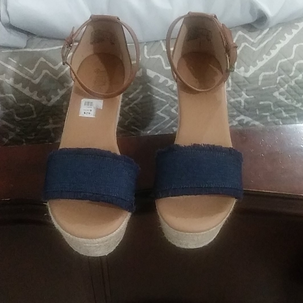 Bundle Gently Worn Sandals